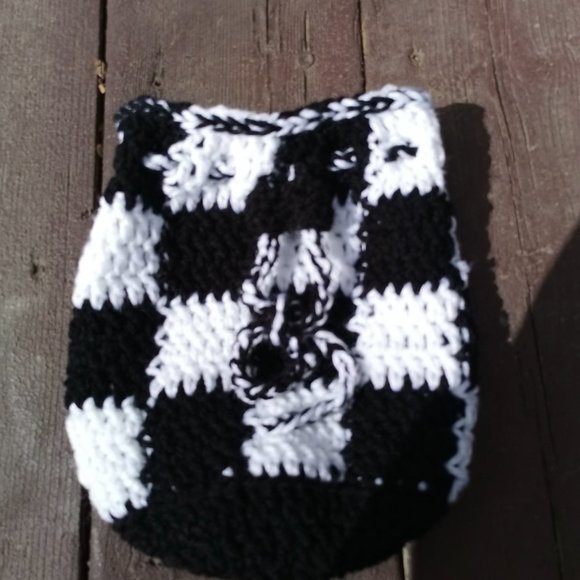 Crochet Checkered Cross-Body Bag - Picture 8 of 9